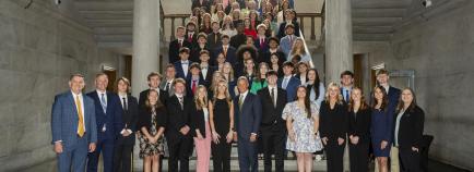 Youth Leadership Summit delegates on Nashville courthouse steps